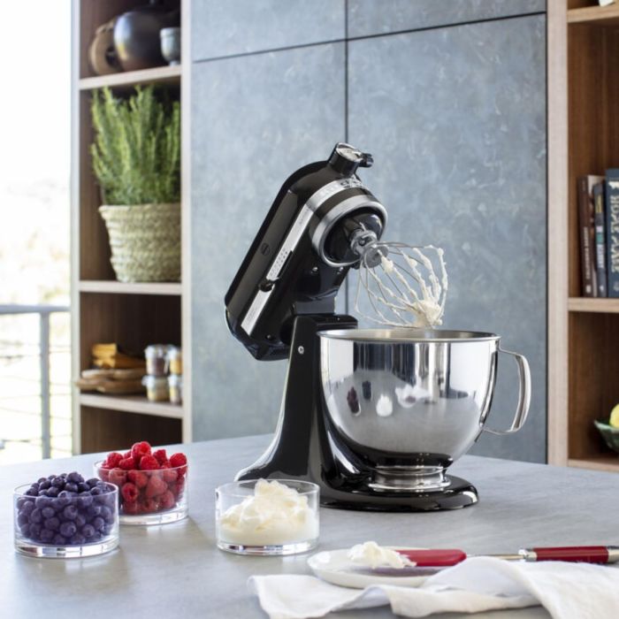 KitchenAid 5KSM125EOB Artisan stand mixer — 5