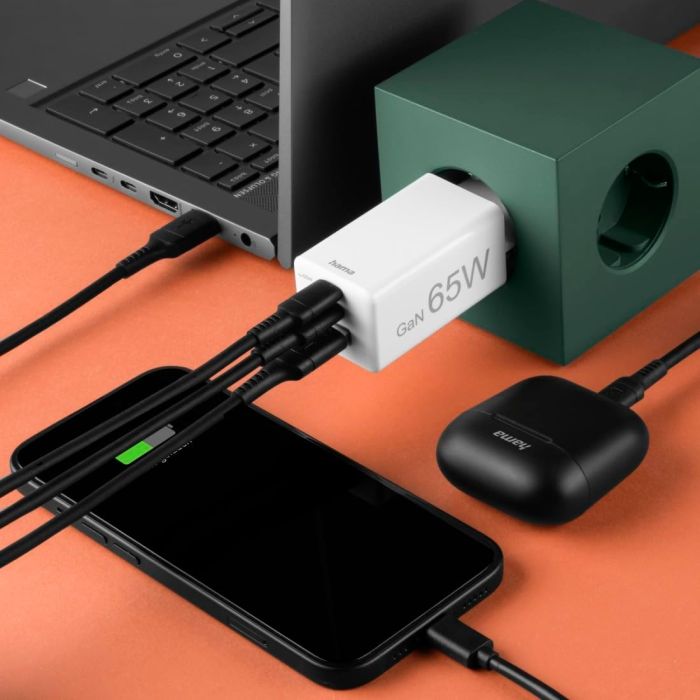 Fast Charger 2x USB-C 1x USB-A Mini Charger PD 201996 65W — 5