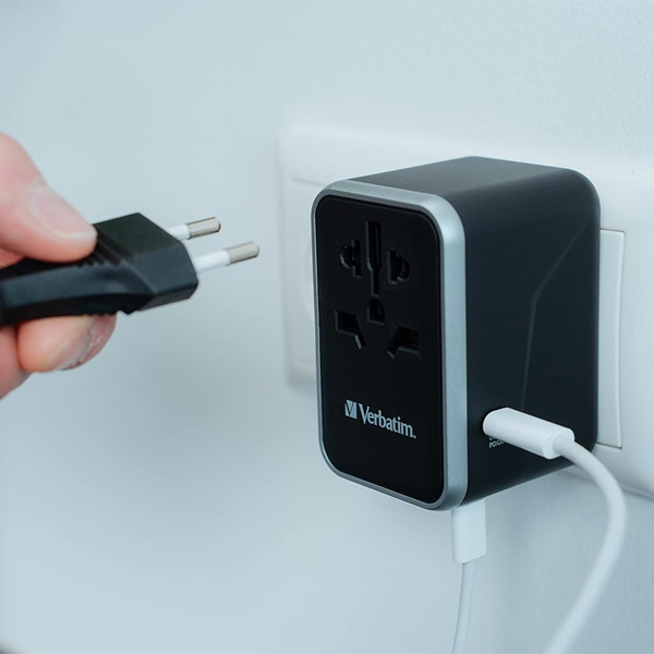 Universal adapter Verbatim UTA-04 Plug with USB-A to USB-C PD& QC USB-A to USB-C & 3 USB-A to USB-A ports — 4