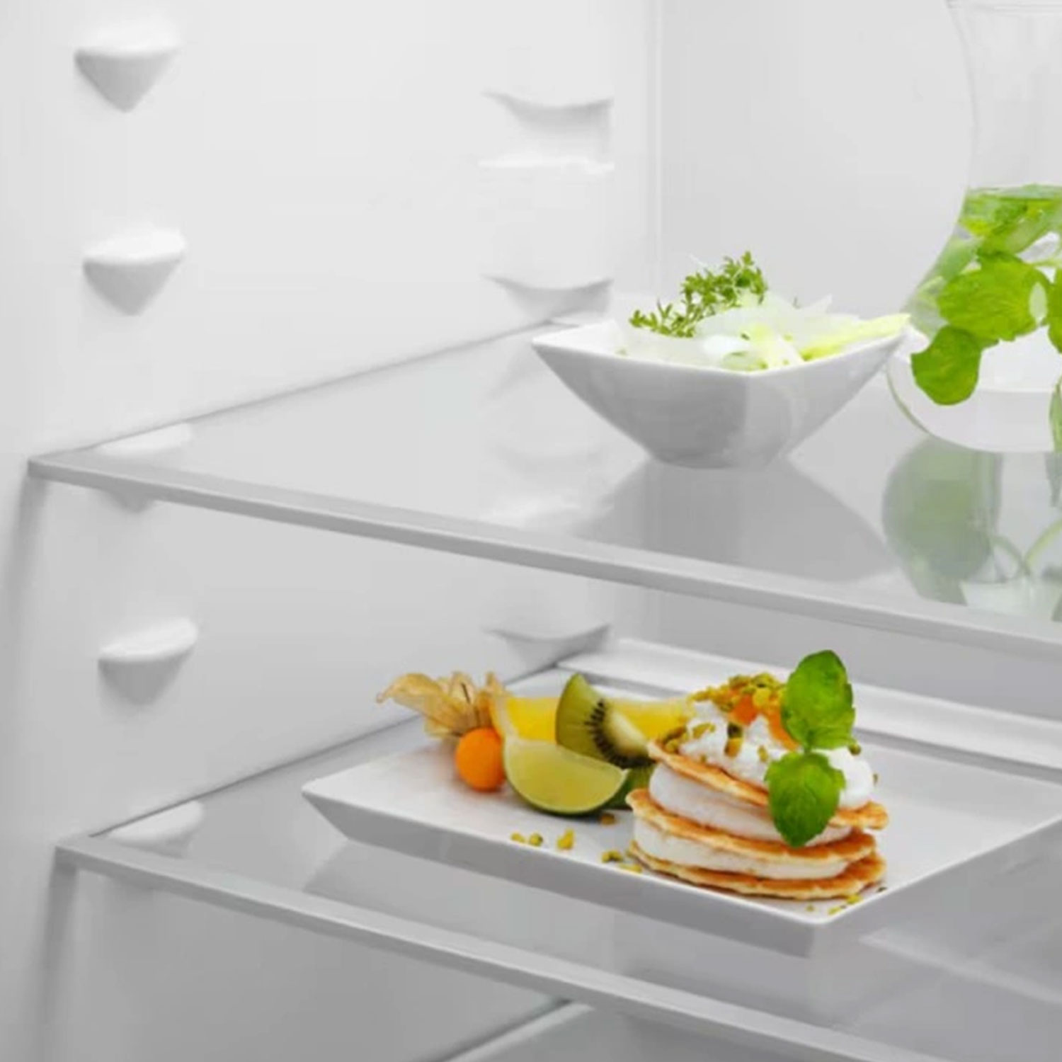 Built-in refrigerator Electrolux LNA7NE18S — 4