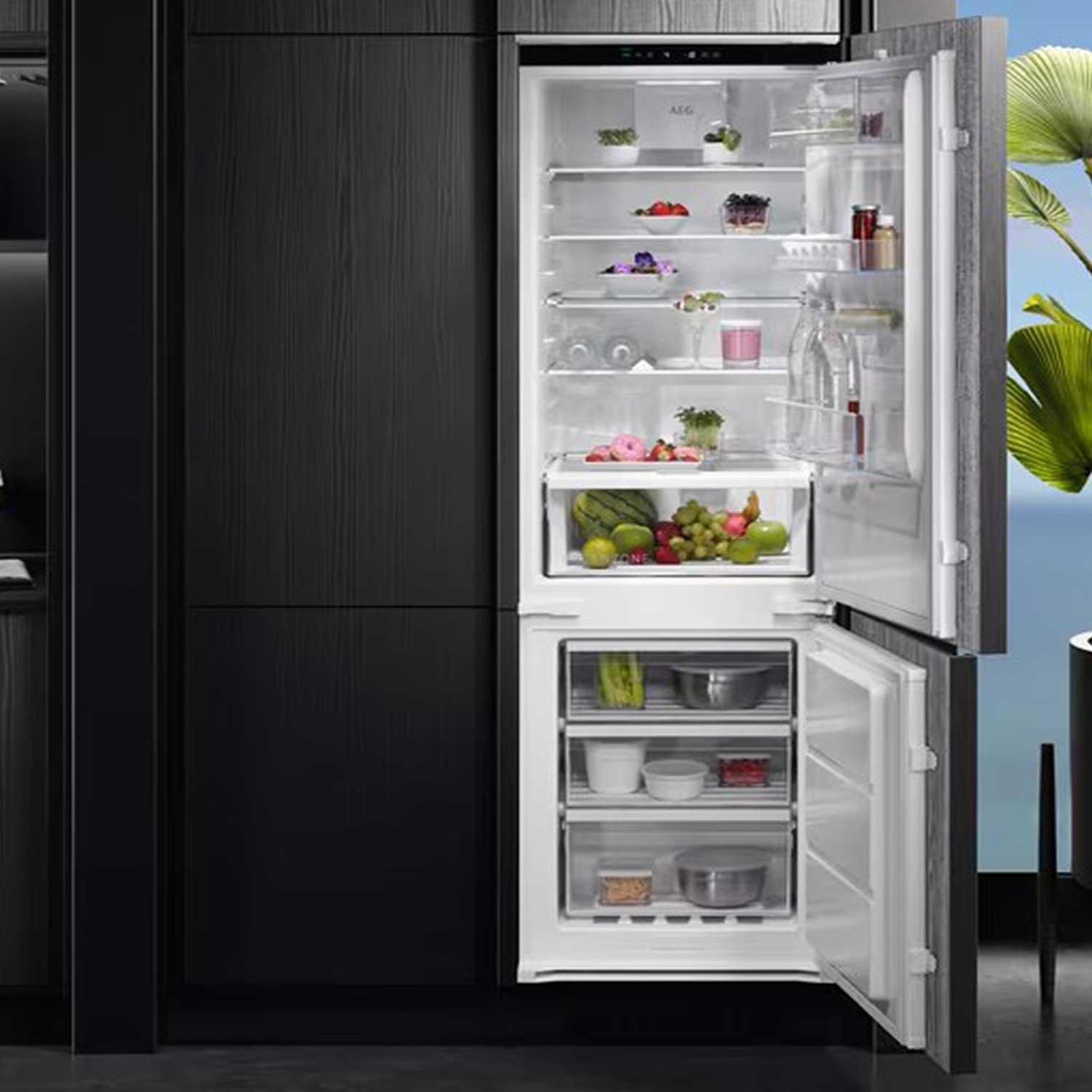 Built-in refrigerator AEG TSC7G181ES — 7