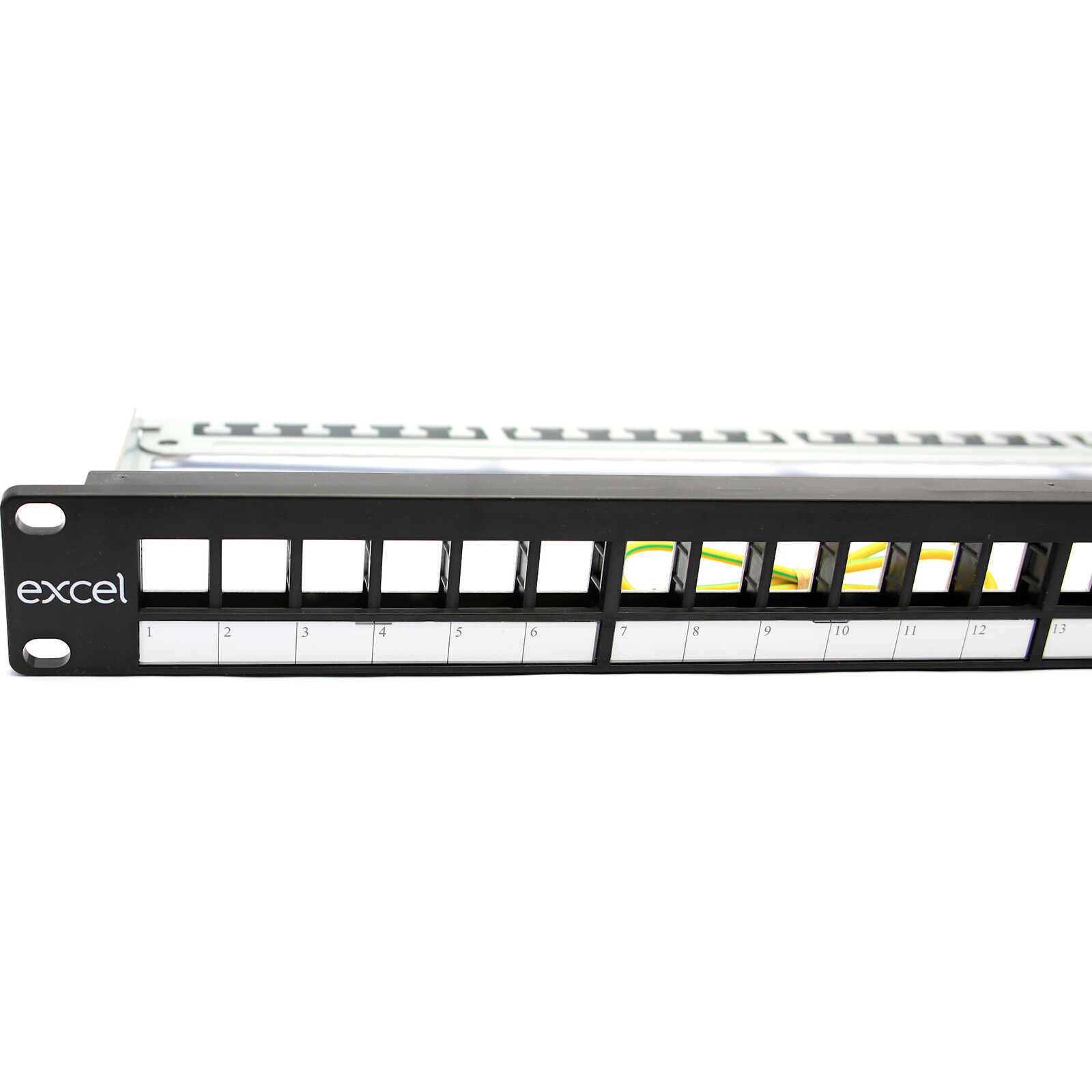 Незагруженная патч-панель Excel Networking 100-095 на 24 порта, 1U — 3