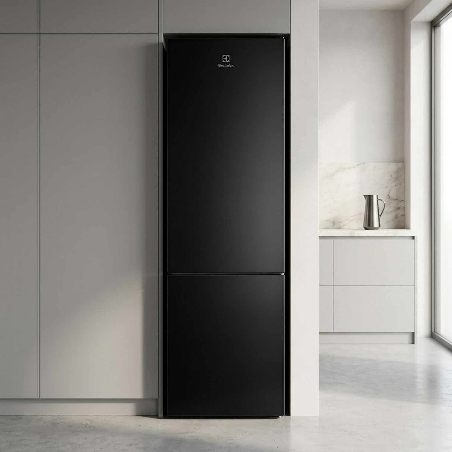 Refrigerator ELECTROLUX LNT7ME36K2 — 2