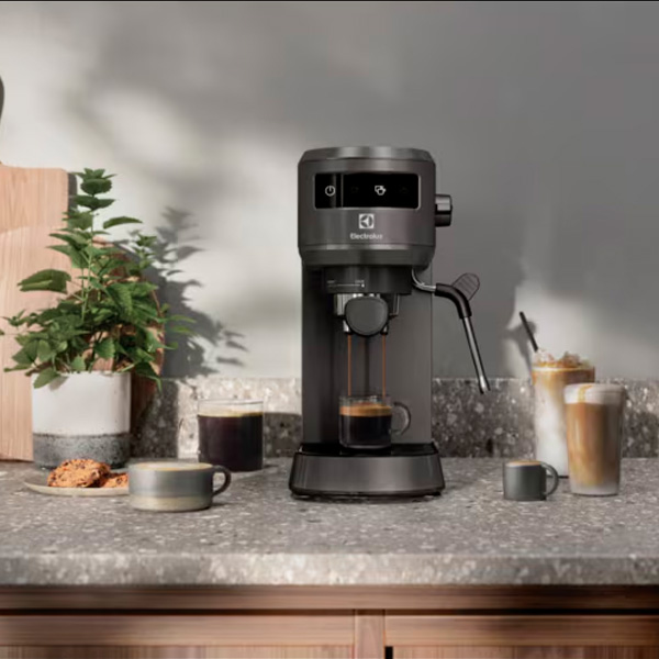 Semi-automatic coffee machine Electrolux E6EC1-6BST — 5